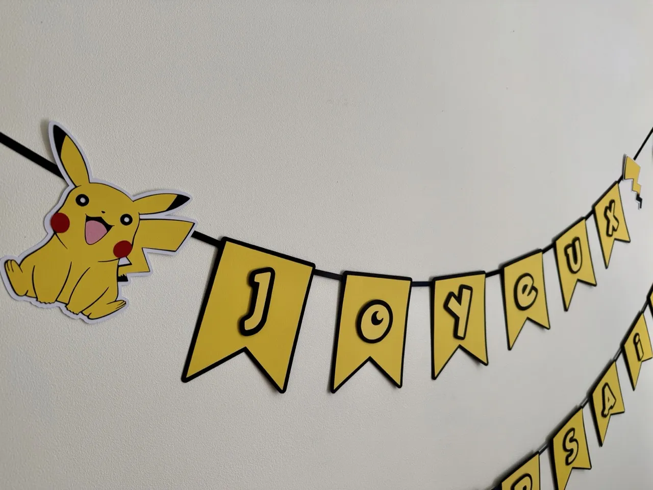 Décoration anniversaire Pikachu